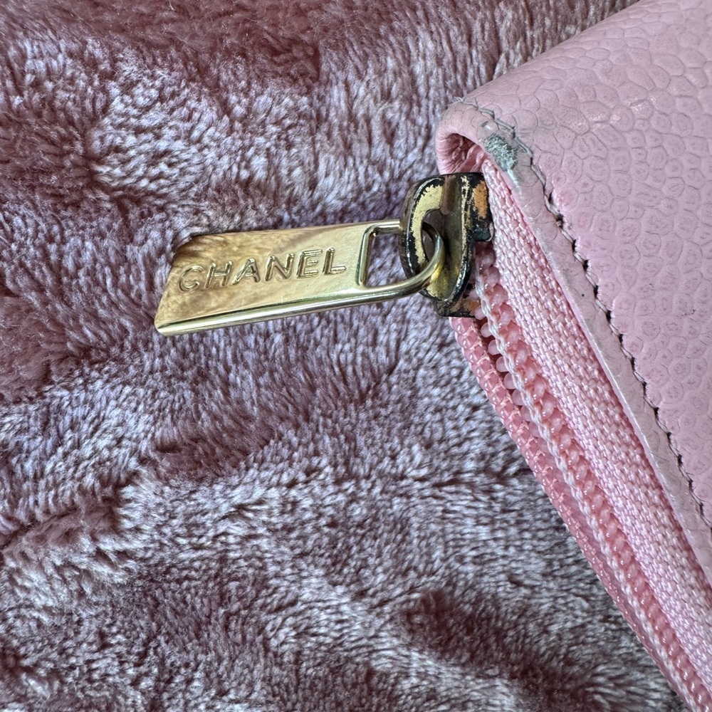 Authentic Chanel Pink Leather Wallet with Iconic CC Logo and Halo intact. 🩷 - Picture 12 of 13